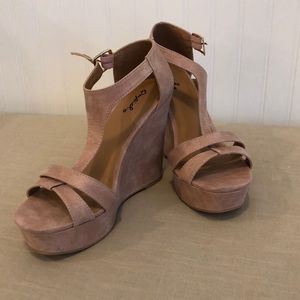 Blush Wedges Size 7
